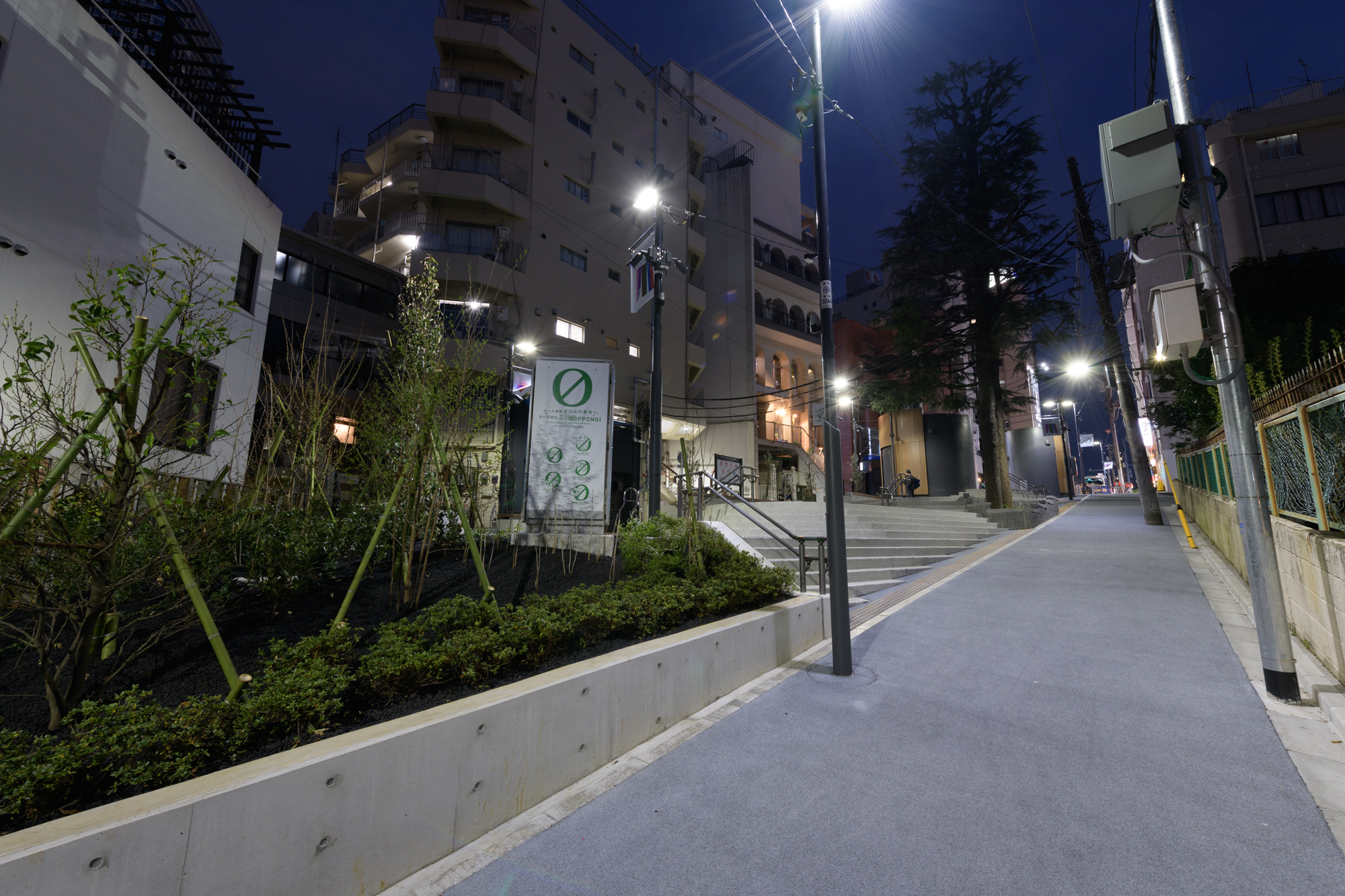 六本木の新たな憩いの場「ロクサンひろば」の創出